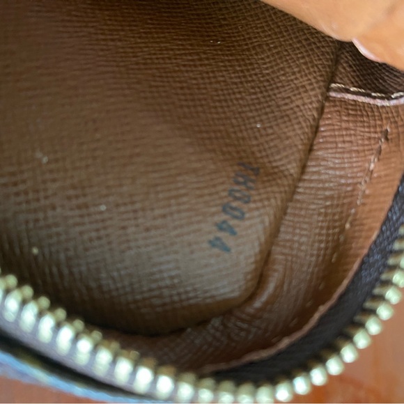 Louis Vuitton Amazon Crossbody in Beautiful Condition - Picture 14 of 16